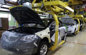 تولید ایران خودرو متوقف نمی‌شود